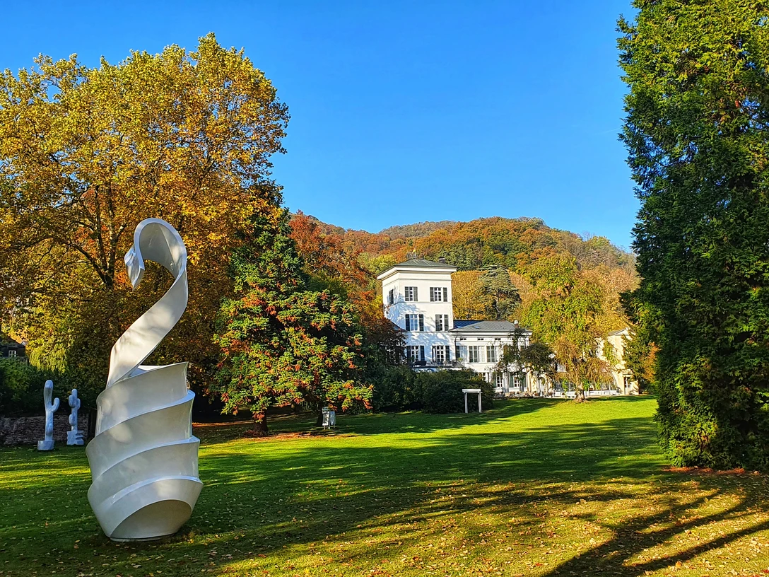 Haus im Turm mit Park