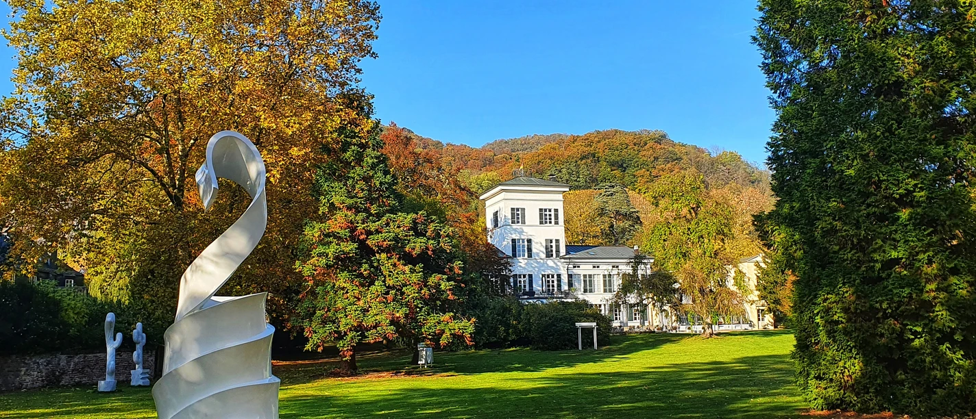 Haus im Turm mit Park