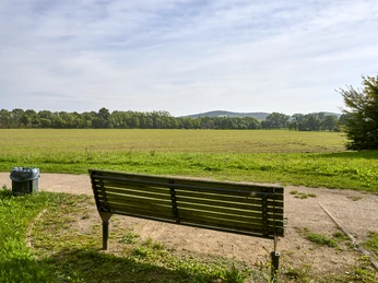 Aussichtsbank am Feldrand Wendessen Aussichtsbank am Feldrand Wendessen