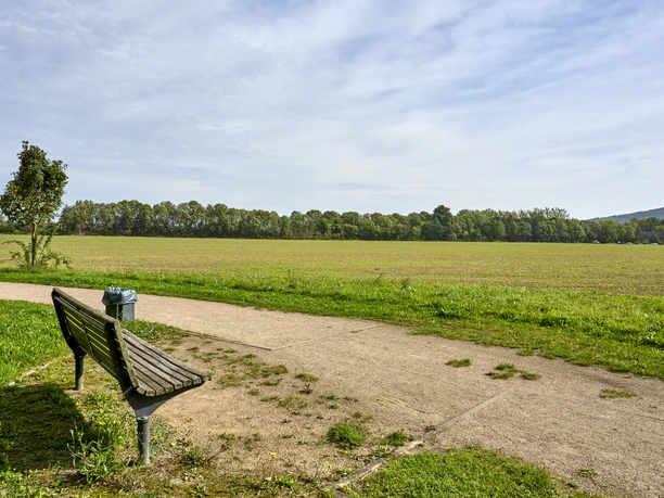 Aussichtsbank am Feldrand Wendessen Aussichtsbank am Feldrand Wendessen