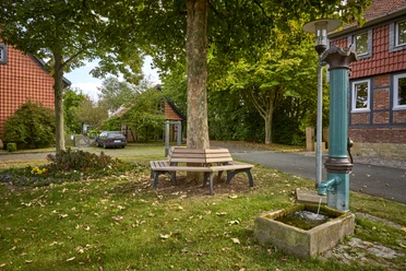 Rastplatz in der Ortsmitte Atzum Rastplatz in der Ortsmitte Atzum