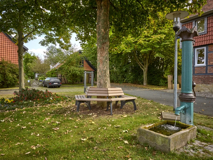 Rastplatz in der Ortsmitte Atzum Rastplatz in der Ortsmitte Atzum