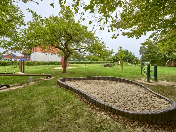 Spielplatz und Bolzplatz Schulstraße Destedt Spielplatz und Bolzplatz Schulstraße Destedt