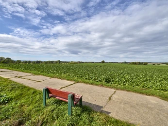 Ruhebank mit Aussicht Veltheim Ruhebank mit Aussicht Veltheim