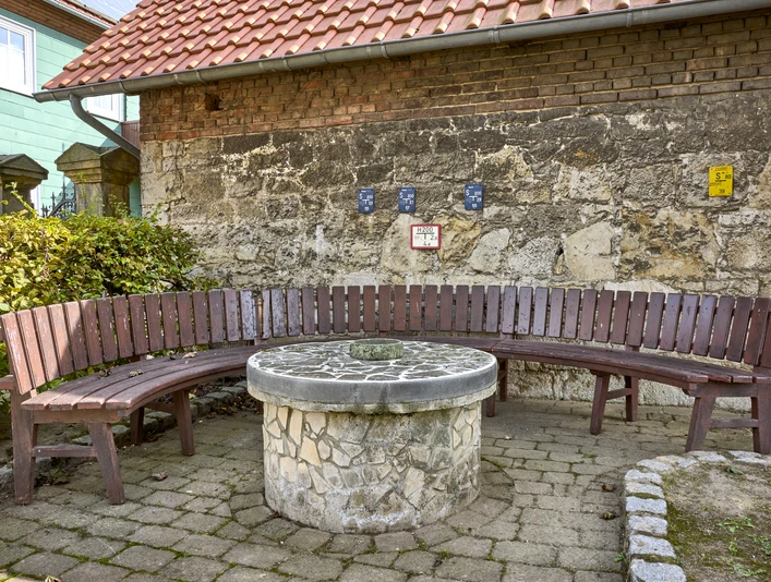 Ruhebank mit Steintisch Veltheim Ruhebank mit Steintisch Veltheim