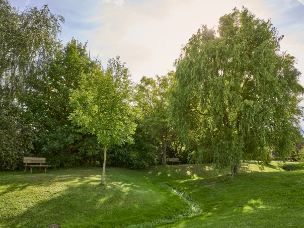 Ruhebänke am Bach Veltheim Ruhebänke am Bach Veltheim