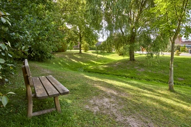 Ruhebänke am Bach Veltheim Ruhebänke am Bach Veltheim