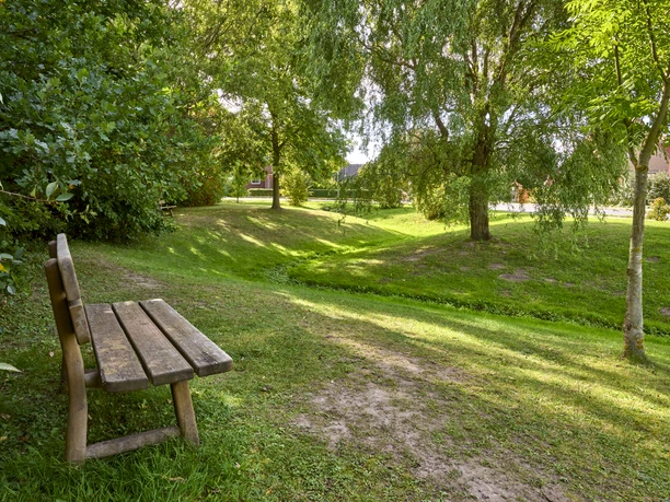 Ruhebänke am Bach Veltheim Ruhebänke am Bach Veltheim