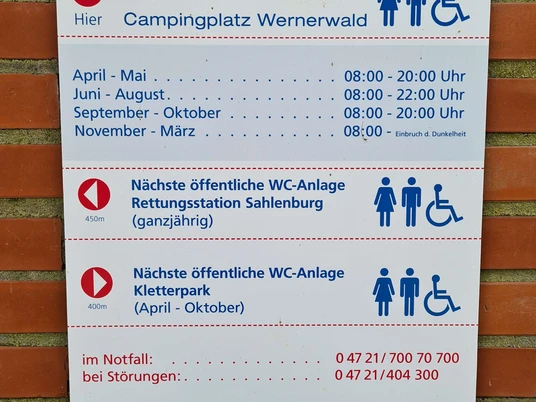 sanitaeranlage-oeffentliches-wc-campingplatz-wernerwald-schild.jpg