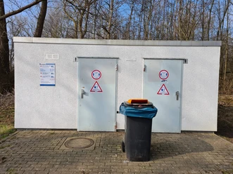 sanitaeranlage-oeffentliches-wc-emmastrasse-aussen.jpg