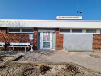 sanitaeranlage-oeffentliches-wc-rettungsstation-sahlenburg-aussen-3.jpg