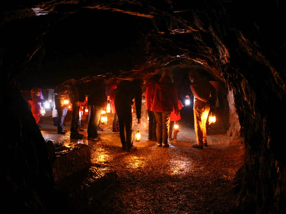 Laternenwanderung im HöhlenErlebnisZentrum Laternenwanderung im HöhlenErlebnisZentrum