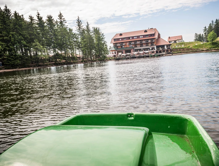 Mummelsee Tretboot Ruderboot Verleih auf dem See Mummelsee Tretboot Ruderboot Verleih auf dem See