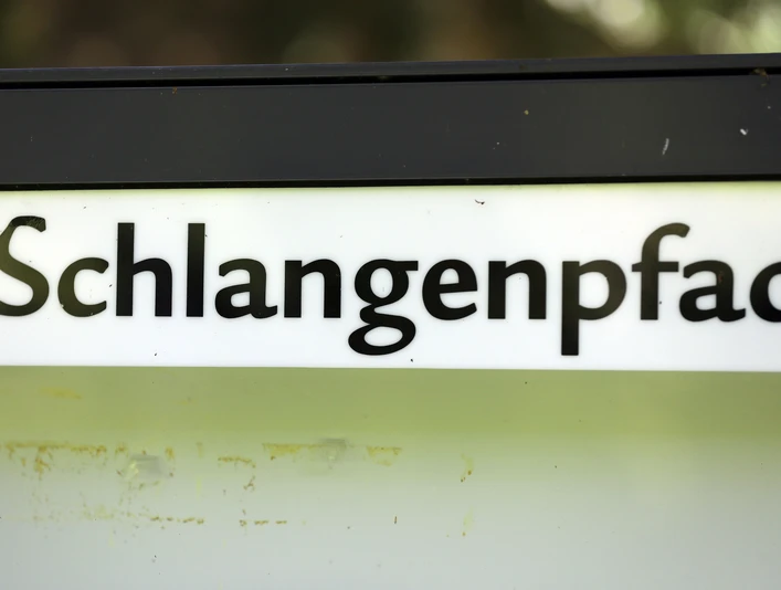 006HR - Schlangenbad - Schild Schlangenpfad.JPG