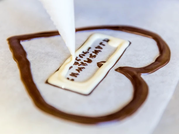 Schwarzwaelder Kirschtorten Kurs Baiersbronn Herstellung Herz Schwarzwaelder Kirschtorten Kurs Baiersbronn Herstellung Herz