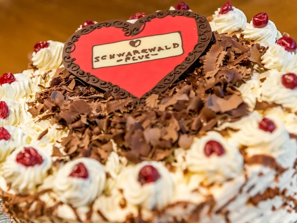 Schwarzwaelder Kirschtorten Kurs Baiersbronn mit Herz Schwarzwaelder Kirschtorten Kurs Baiersbronn mit Herz