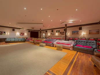 Subiaco Kino Freudenstadt Sofas im Wohnzimmer Subiaco Kino Freudenstadt Sofas im Wohnzimmer