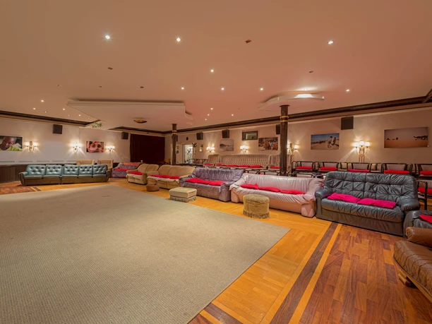 Subiaco Kino Freudenstadt Sofas im Wohnzimmer Subiaco Kino Freudenstadt Sofas im Wohnzimmer