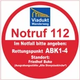Rundes Schild mit Hinweis auf Notrufnummer 112, Rettungspunkt ABK1-4 am Viadukt Wanderweg.