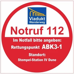 Rettungspunkt ABK3-1 Runder Notfallhinweis der Viadukt Wanderweg mit Notrufnummer 112 und Rettungspunkt ABK3-1.