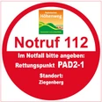 Runder Rettungspunkt-Hinweis PAD2-1 auf dem Paderborner Höhenweg für Notfälle am Standort Ziegenberg.
