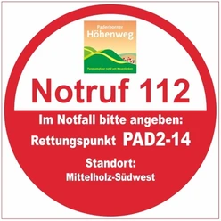 Rundschild mit Notrufhinweisen für Rettungspunkt PAD2-14 am Paderborner Höhenweg, Standort Mittelholz-Südwest.