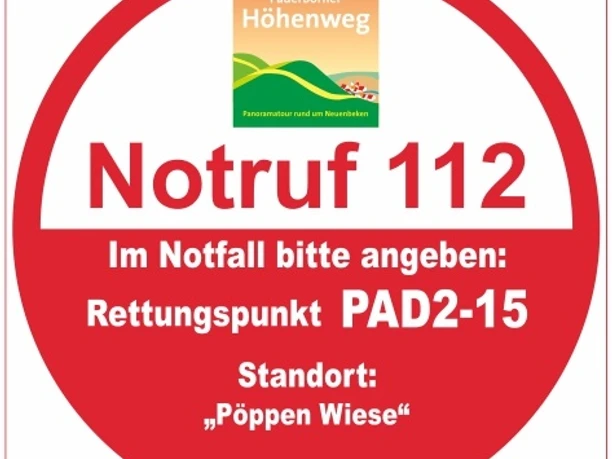 Notrufzeichen "112" bei Rettungspunkt PAD2-15, Standort "Pöppen Wiese", Paderborner Höhenweg.
