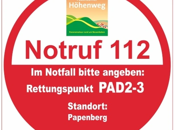 QR-Code-Aufkleber mit Kontaktinformationen für Notfälle, Standort: Papenberg, Rettungspunkt PAD2-3.