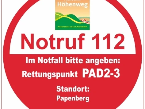 Rettungspunkt PAD2-3 QR-Code-Aufkleber mit Kontaktinformationen für Notfälle, Standort: Papenberg, Rettungspunkt PAD2-3.