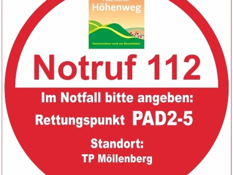 Rettungspunkt PAD2-5 auf dem Paderborner Höhenweg, gekennzeichnet für schnelle Notfallhilfe.