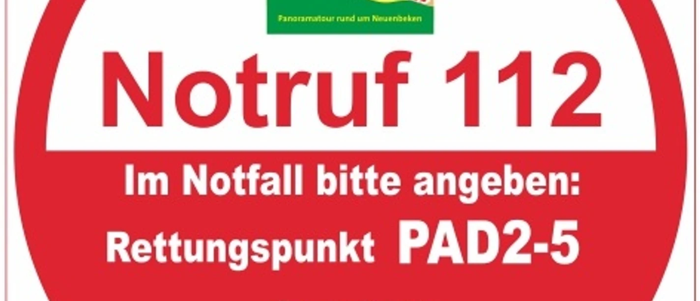 Rettungspunkt PAD2-5 Rettungspunkt PAD2-5 auf dem Paderborner Höhenweg, gekennzeichnet für schnelle Notfallhilfe.