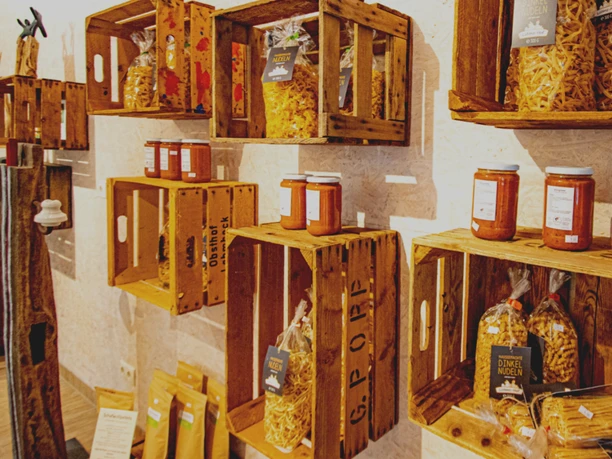 Leckere Nudeln von Eiern der eigenen Hühnern gibt es im Hofladen Leckere Nudeln von Eiern der eigenen Hühnern gibt es im Hofladen