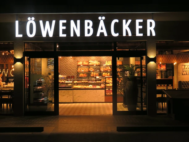 Entrance to the Löwenbäcker bakery branch
