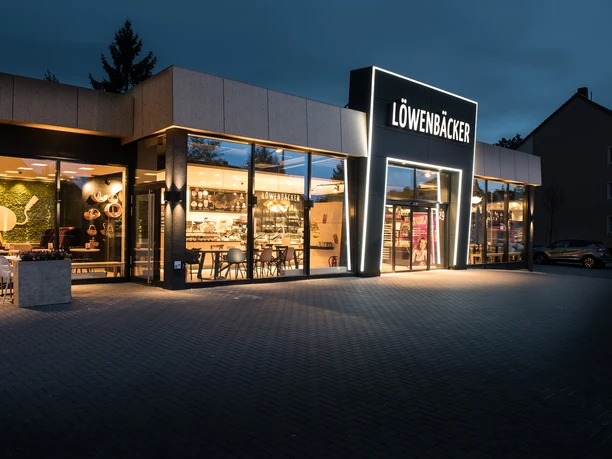 Exterior view of the Löwenbäcker branch