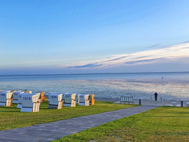 Abendstimmung am Deich in Büsum