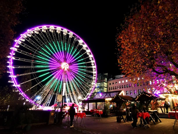 Essener Lichtwochen 2022 - Burgplatz oznorWO_vivi