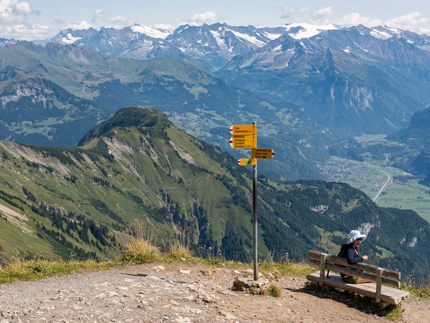 Viele Wandermöglichkeiten für vom Brienzer Rothorn in alle Richtungen