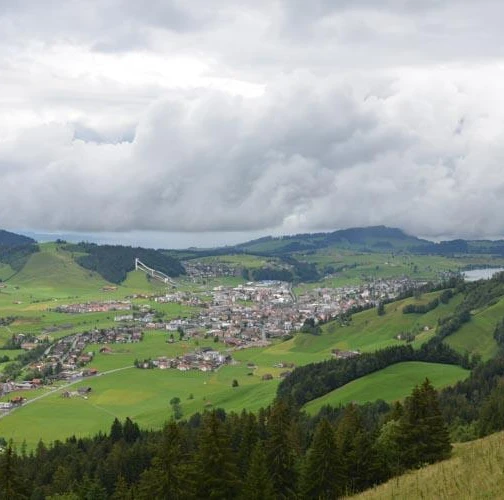 Blick auf Einsiedeln und den Sihlsee