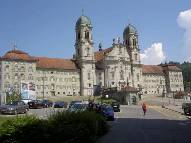 Nichts führt am barocken Kloster Einsiedeln vorbei