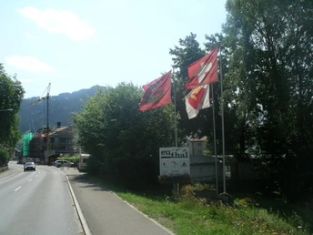 Einfahrt ins Dorf Euthal am hinteren Sihlsee