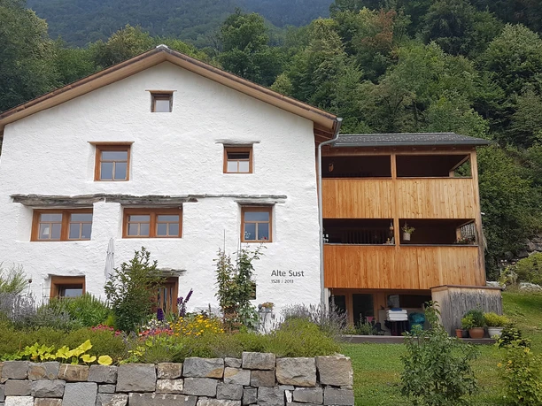 Urmiberg Sust Brunnen