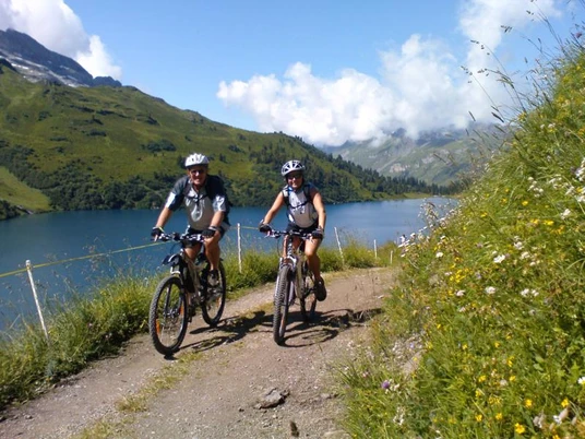 Biken am Engstlensee
