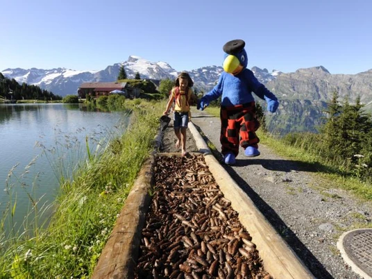 Härzlisee mit Kitzelpfad im Brunni