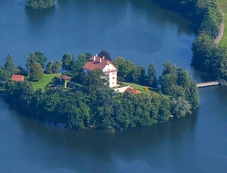 Mauensee mit Schloss