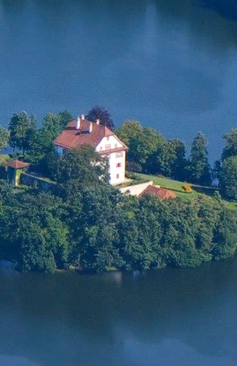 Mauensee mit Schloss