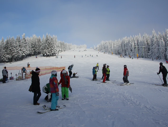 Buehlertallift Hundseck Skifahrer Buehlertallift Hundseck Skifahrer