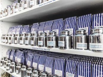 Fürstenberg am Kurplatz auf Juist - Juister Teekontor.jpg Fürstenberg am Kurplatz auf Juist - Juister Teekontor