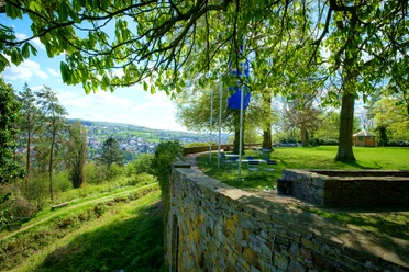 Burgmauer Vlotho Burgmauer Vlotho mit Blick auf den Winterberg