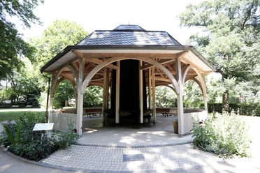 033HR - Bad Salzschlirf - Kurpark Gradierwerk.JPG