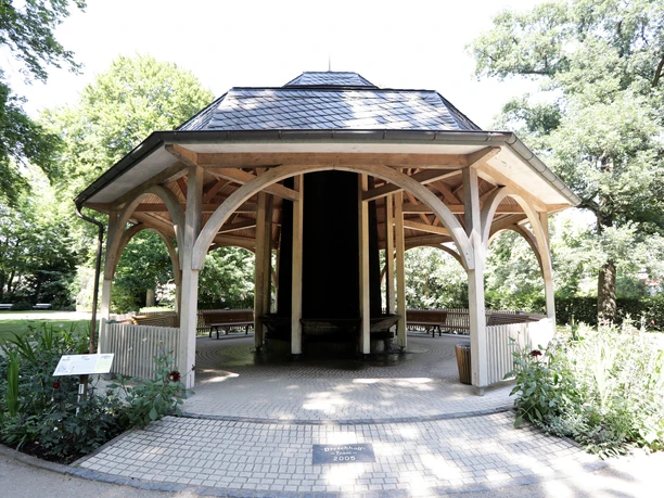 033HR - Bad Salzschlirf - Kurpark Gradierwerk.JPG